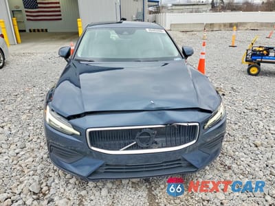Piąte zdjęcie samochodu w środku: 2019 VOLVO S60 T6 MOMENTUM VIN:7JRA22TK0KG004844 - miniatura