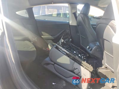 Zdjęcie 10 z 11 samochodu: 2023 TESLA MODEL Y VIN:7SAYGAEE8PF809608 - miniatura