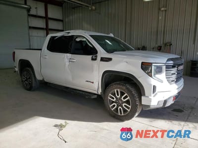 Czwarte zdjęcie samochodu z boku: 2023 GMC SIERRA K1500 AT4 VIN:1GTUUEE80PZ197985 - miniatura