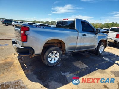 Trzecie zdjęcie samochodu z tyłu: 2025 CHEVROLET SILVERADO K1500 VIN:3GCNKAEK7SG150556 - miniatura