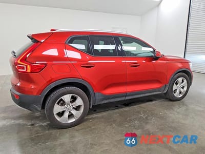 Trzecie zdjęcie samochodu z tyłu: 2021 VOLVO XC40 T4 MOMENTUM VIN:YV4AC2HK7M2590699 - miniatura