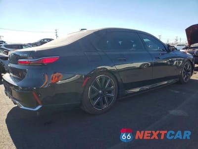 Trzecie zdjęcie samochodu z tyłu: 2023 BMW I7 XDRIVE60 VIN:WBY53EJ06PCM80108 - miniatura