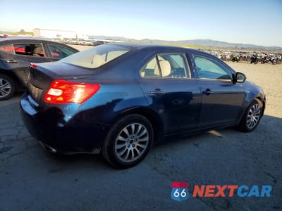 Trzecie zdjęcie samochodu z tyłu: 2010 SUZUKI KIZASHI SE VIN:JS2RF9A30A6100896 - miniatura