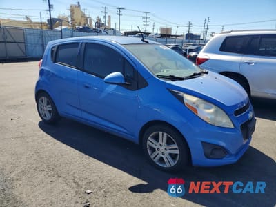 Czwarte zdjęcie samochodu z boku: 2013 CHEVROLET SPARK 1LT VIN:KL8CD6S9XDC617368 - miniatura