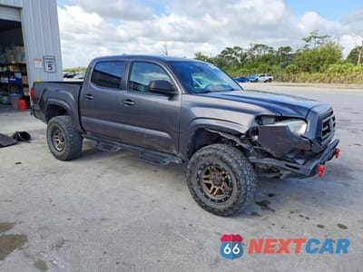 Czwarte zdjęcie samochodu z boku: 2020 TOYOTA TACOMA SR VIN:5TFAX5GN8LX187739 - miniatura