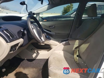 Zdjęcie 7 z 12 samochodu: 2015 TOYOTA PRIUS TWO VIN:JTDKN3DU2F0436396 - miniatura
