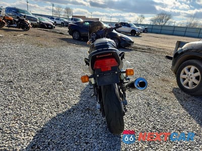 Czwarte zdjęcie samochodu z boku: 2000 KAWASAKI ZR1100 VIN:JKAZRBC11YA033635 - miniatura