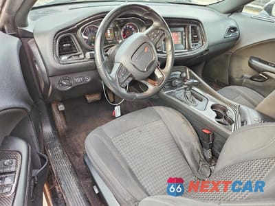 Zdjęcie 8 z 12 samochodu: 2016 DODGE CHALLENGER SXT VIN:2C3CDZAGXGH351882 - miniatura