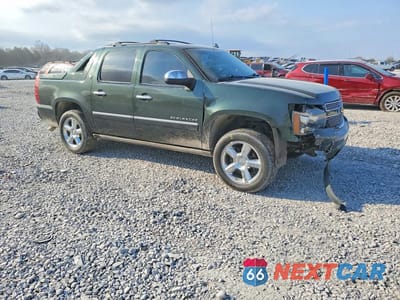 Czwarte zdjęcie samochodu z boku: 2013 CHEVROLET AVALANCHE LTZ VIN:3GNTKGE70DG299682 - miniatura