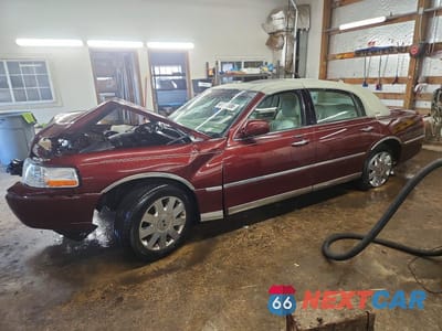 2004 LINCOLN TOWN CAR ULTIMATE 1LNHM83W54Y662066 - główne zdjęcie licytacji z USA - miniatura