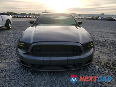 Piąte zdjęcie samochodu w środku: 2014 FORD MUSTANG VIN:1ZVBP8AM1E5315367 - miniatura