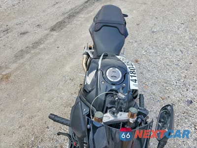 Piąte zdjęcie samochodu w środku: 2021 HONDA CBR650 RA VIN:MLHRH0157M5200082 - miniatura