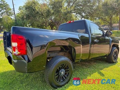 Czwarte zdjęcie samochodu z boku: 2008 CHEVROLET SILVERADO C1500 VIN:1GCEC14C28Z204734 - miniatura