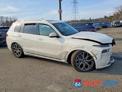 Czwarte zdjęcie samochodu z boku: 2025 BMW X7 XDRIVE40I VIN:5UX23EM02S9X95637 - miniatura