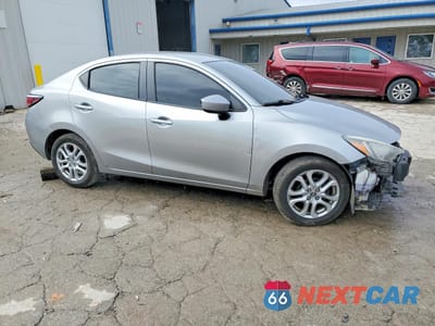 Czwarte zdjęcie samochodu z boku: 2016 SCION IA BASE VIN:3MYDLBZV0GY102726 - miniatura