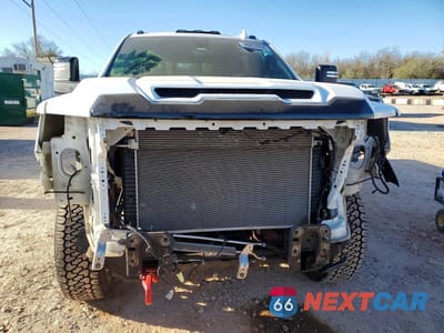 Piąte zdjęcie samochodu w środku: 2022 GMC SIERRA K2500 AT4 VIN:1GT49PE74NF199967 - miniatura