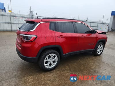 Trzecie zdjęcie samochodu z tyłu: 2024 JEEP COMPASS LATITUDE VIN:3C4NJDBN4RT156237 - miniatura