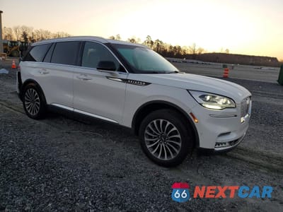 Czwarte zdjęcie samochodu z boku: 2023 LINCOLN AVIATOR RESERVE VIN:5LM5J7XCXPGL24658 - miniatura