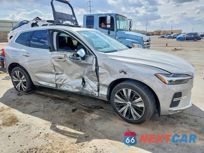 Czwarte zdjęcie samochodu z boku: 2023 VOLVO XC60 PLUS VIN:YV4L12RNXP1194963 - miniatura