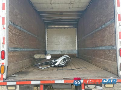 Zdjęcie 10 z 14 samochodu: 2005 ISUZU NPR BOX TRUCK VIN:JALC4B16157000750 - miniatura