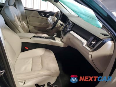 Zdjęcie 7 z 13 samochodu: 2019 VOLVO S60 T6 MOMENTUM VIN:7JRA22TK2KG004571 - miniatura