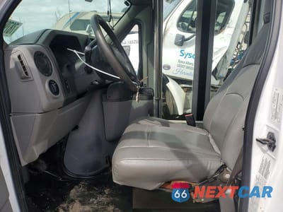 Piąte zdjęcie samochodu w środku: 2018 FORD ECONOLINE E350 SUPER DUTY CUTAWAY VAN VIN:1FDEE3F62JDC31122 - miniatura