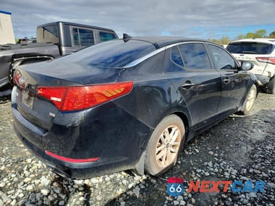 Trzecie zdjęcie samochodu z tyłu: 2011 KIA OPTIMA LX VIN:KNAGM4A72B5156727 - miniatura