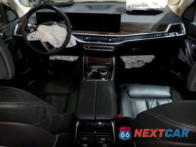 Zdjęcie 8 z 12 samochodu: 2026 BMW X7 XDRIVE40I VIN:5UX23EM01T9043994 - miniatura