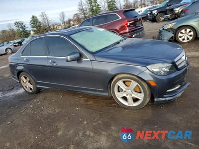 Czwarte zdjęcie samochodu z boku: 2011 MERCEDES-BENZ C 300 4MATIC VIN:WDDGF8BB9BR161168 - miniatura