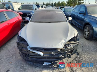 Piąte zdjęcie samochodu w środku: 2018 TESLA MODEL S VIN:5YJSA1E28JF245489 - miniatura