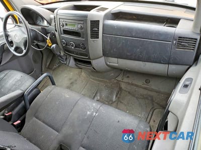 Zdjęcie 8 z 12 samochodu: 2011 MERCEDES-BENZ SPRINTER 2500 VIN:WD3PE7CC9B5584817 - miniatura