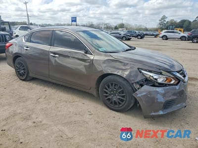 Czwarte zdjęcie samochodu z boku: 2017 NISSAN ALTIMA 2.5 S VIN:1N4AL3AP0HN304751 - miniatura