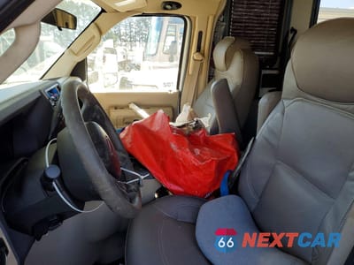 Piąte zdjęcie samochodu w środku: 2021 FORD ECONOLINE E450 SUPER DUTY CUTAWAY VAN VIN:1FDXE4FN4MDC04370 - miniatura