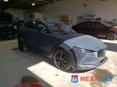 Czwarte zdjęcie samochodu z boku: 2024 MAZDA CX-30 PREFERRED VIN:3MVDMBCM6RM705894 - miniatura