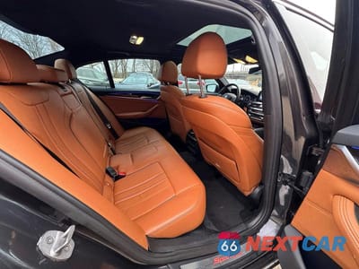 Zdjęcie 6 z 10 samochodu: 2018 BMW 530 XI VIN:WBAJA7C5XJWA73151 - miniatura