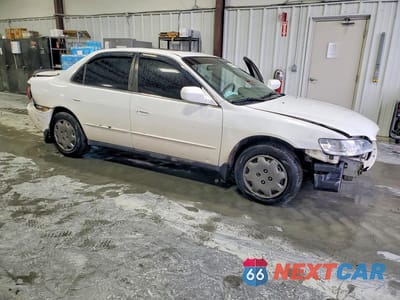 Czwarte zdjęcie samochodu z boku: 2000 HONDA ACCORD LX VIN:1HGCG5641YA034682 - miniatura