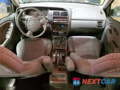 Zdjęcie 8 z 12 samochodu: 2002 CHEV TRACKER VIN:2CNBJ13C526951723 - miniatura