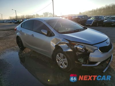Czwarte zdjęcie samochodu z boku: 2015 KIA FORTE LX VIN:KNAFK4A63F5297126 - miniatura