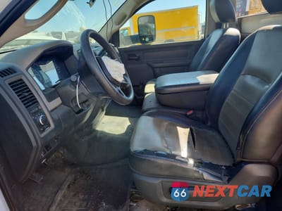 Zdjęcie 7 z 12 samochodu: 2012 DODGE RAM CHASSIS CAB UTILITY / SERVICE TRUCK VIN:3C7WD4AT4CG328815 - miniatura
