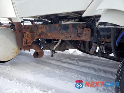 Zdjęcie 9 z 10 samochodu: 2014 KENWORTH T680 TRUCK CAB AND CHASSIS VIN:1XKYA48X6EJ402524 - miniatura