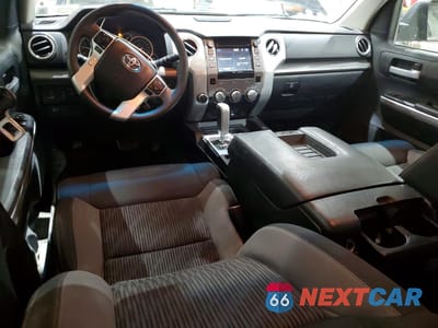 Zdjęcie 8 z 12 samochodu: 2017 TOYOTA TUNDRA SR5 VIN:5TFUY5F19HX594730 - miniatura