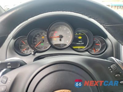 Zdjęcie 8 z 10 samochodu: 2012 PORSCHE CAYENNE S HYBRID VIN:WP1AE2A28CLA92574 - miniatura