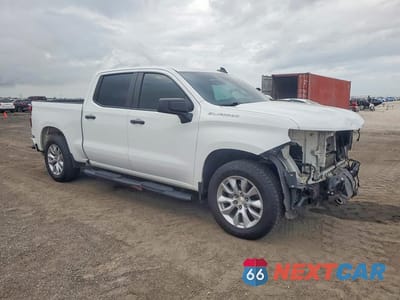 Czwarte zdjęcie samochodu z boku: 2021 CHEVROLET SILVERADO C1500 CUSTOM VIN:3GCPWBEK4MG273009 - miniatura