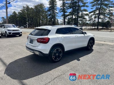Czwarte zdjęcie samochodu z boku: 2019 MERCEDES-BENZ GLA 250 VIN:WDCTG4EB8KJ587551 - miniatura