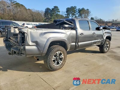 Trzecie zdjęcie samochodu z tyłu: 2018 TOYOTA TACOMA DOUBLE CAB VIN:3TMBZ5DN2JM014322 - miniatura