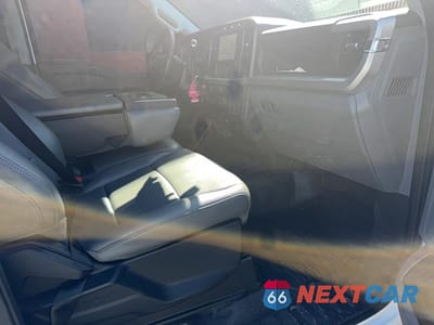 Piąte zdjęcie samochodu w środku: 2024 FORD F450 SUPER DUTY VIN:1FD9W4GT1RED30352 - miniatura