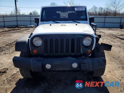 Piąte zdjęcie samochodu w środku: 2013 JEEP WRANGLER SPORT VIN:1C4AJWAG7DL607050 - miniatura