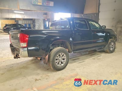 Trzecie zdjęcie samochodu z tyłu: 2017 TOYOTA TACOMA SR5 V6 VIN:3TMCZ5AN3HM083183 - miniatura