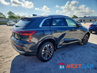 Trzecie zdjęcie samochodu z tyłu: 2025 AUDI Q5 PREMIUM VIN:WA11AAGU9S2050591 - miniatura