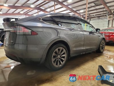 Trzecie zdjęcie samochodu z tyłu: 2018 TESLA MODEL X VIN:5YJXCDE26JF132416 - miniatura